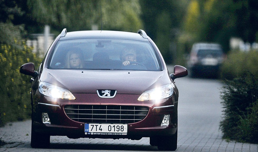 Přestože Iveta bourala, nebála se kvůli Arturovi sednout za volant