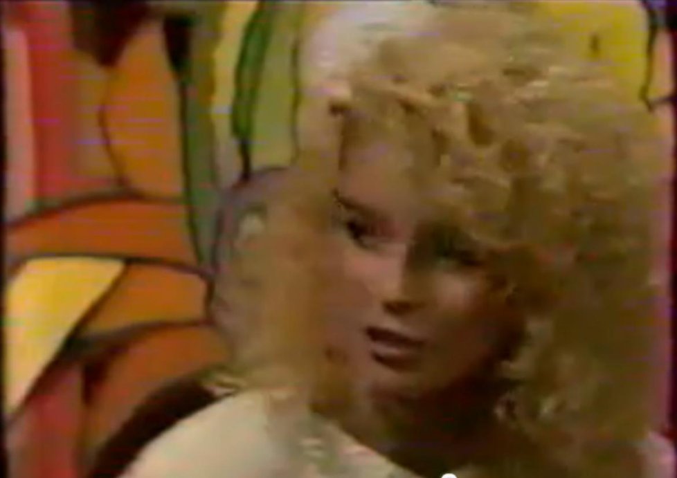 Rok 1986 - Iveta Bartošová jako host ve studiu Kamarád. V rozhovoru se přiznala, že chtěla být vždycky být princeznou, ovšem ne tou pyšnou, ale tou „spravnou“ a „upřímnou“.