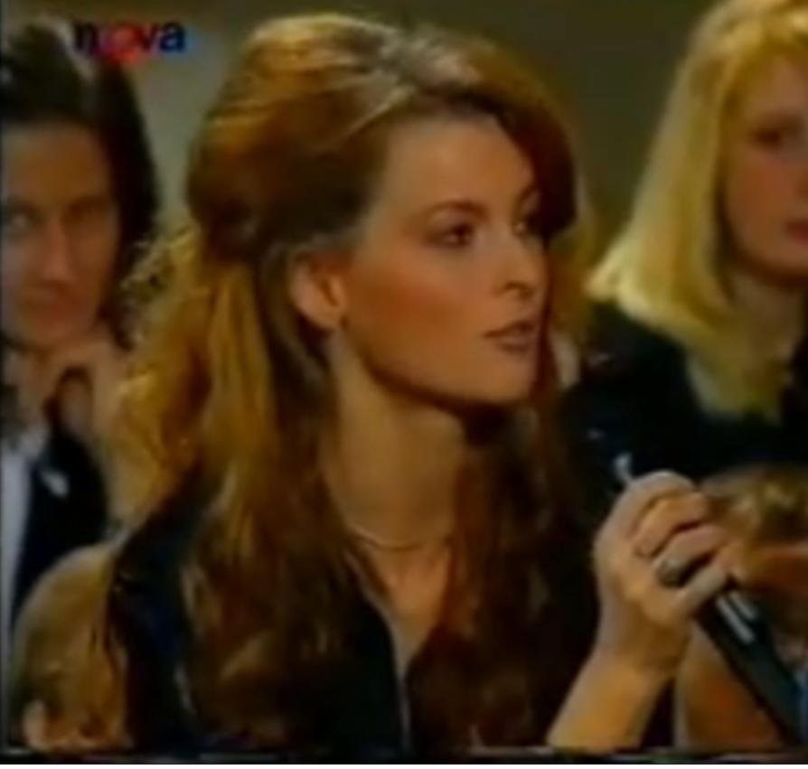 Rok 1998 - Iveta jako host v televizní seznamce Rande. V rozhovoru sdělila, že je přesvědčená, že „každej člověk potřebuje lásku“ a že ona je schopná udělat pro lásku „absolutně všechno“.