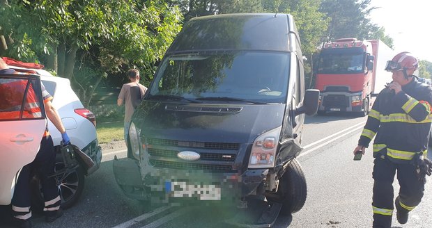 Autonehoda Josefa Rychtáře: Transit trefil Rychtářův vůz v protisměru.