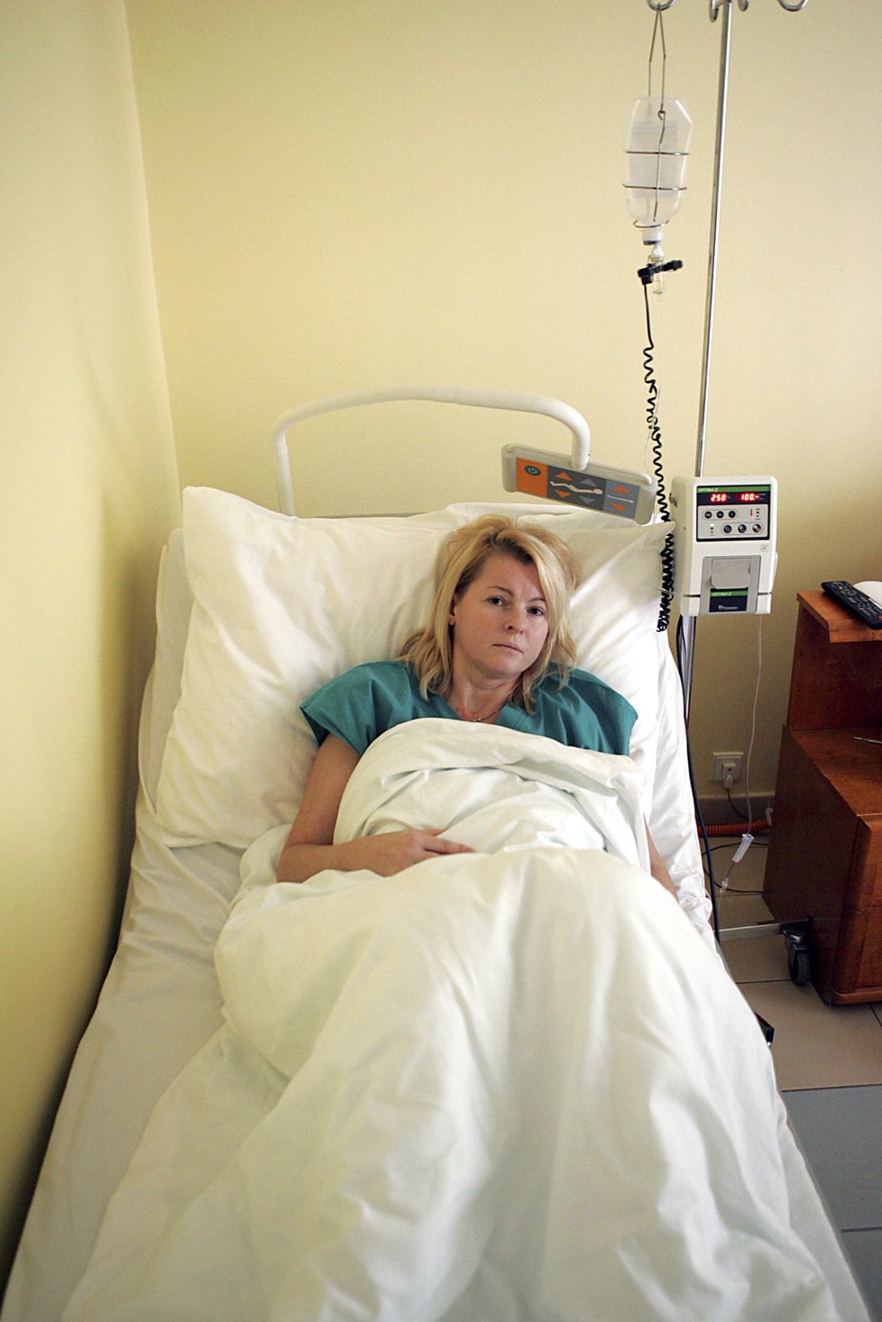 Zpěvačka byla v nemocnici mnohokrát, tato fotografie je z roku 2009 po operaci zánětu v dutině břišní, který byl důsledkem potratu.