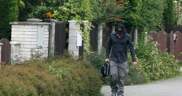 Martucci byl ve vile v Uhříněvsi, když přijeli bodyguardi pro kufry