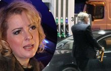 Iveta Bartošová: Znovu sáhla po chlastu? Milenec chvátal koupit víno!