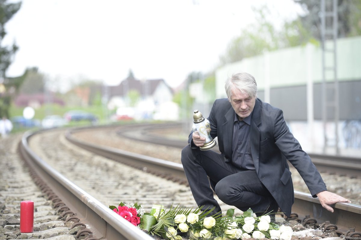Den po smrti Bartošové Rychtář navštívil místo tragédie. Položil zde nejen květiny, ale zapálil i svíčky.