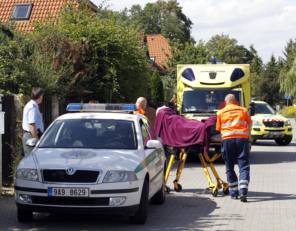 Bartošovou odvezli záchranáři v pátek odpoledne do nemocnice