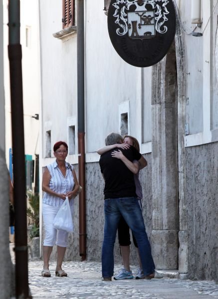 Josef Ivetu našel na Martucciho zámku a vysvobodil ji. Pohybovala se jen těžce, ale byla upravená.