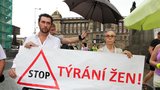 Martucciho demonstrace skončila fiaskem: 50 nadšenců rozehnal déšť
