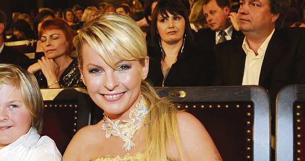 Iveta Bartošová a zrcátko TýTý v roce 2009.