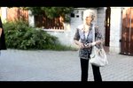 Martucciho matka huláká na ulici na Ivetu