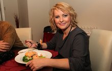 Iveta Bartošová je na zhroucení! Půjčí jí Štaidl Artura na Vánoce?