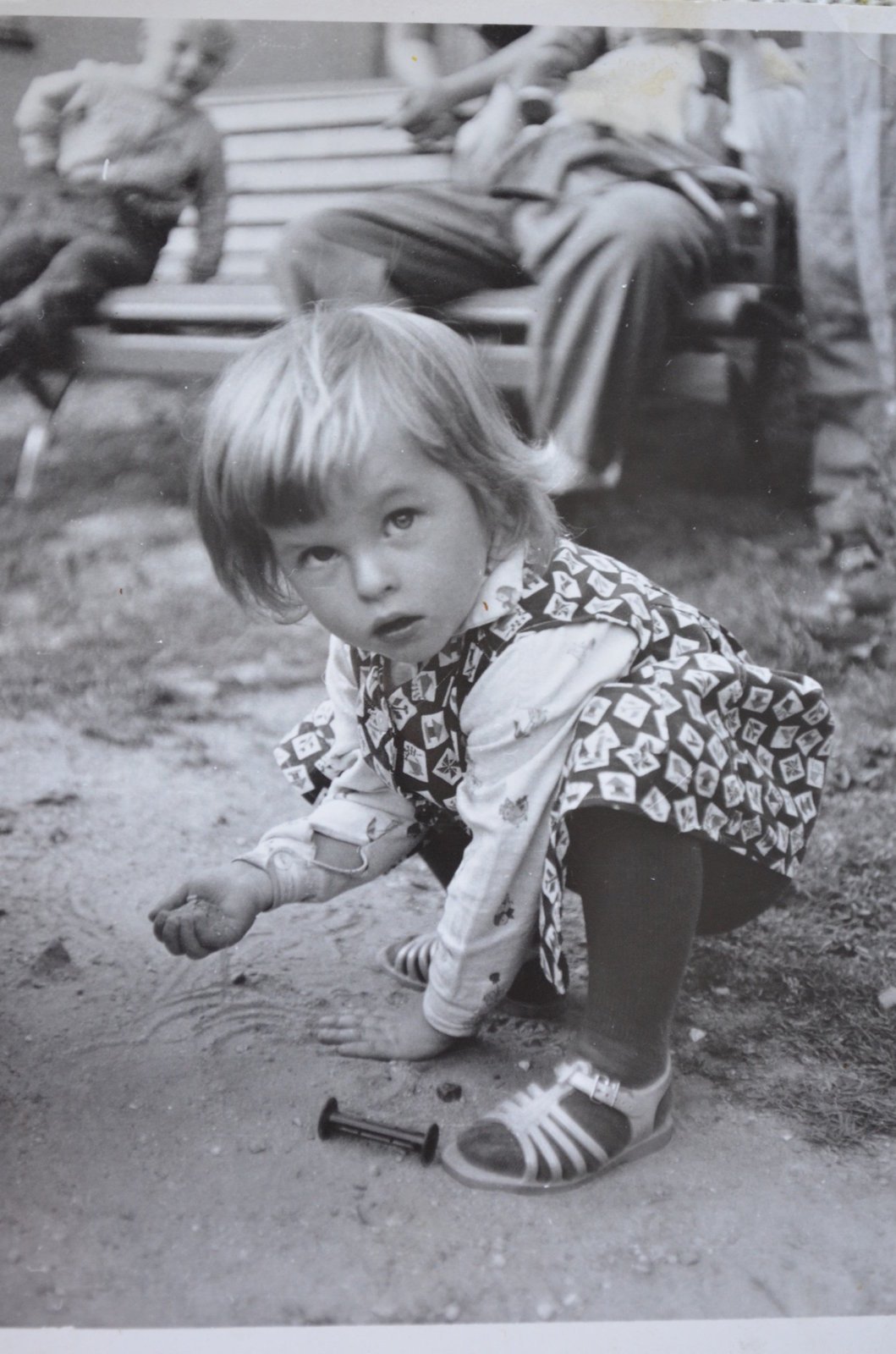 1969: Jako malá se dokázala zabavit se vším. Stačilo trochu písku na chodníku.