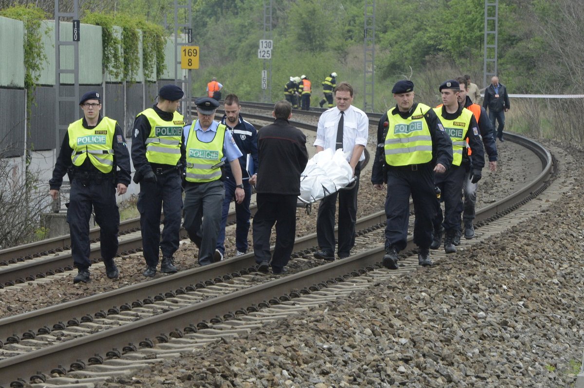 Iveta Bartošová spáchala sebevraždu 29. dubna 2014 skokem pod vlak.