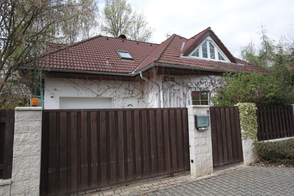 Dům Ivety Bartošové v Uhříněvsi je od dnešního dne prázdný.