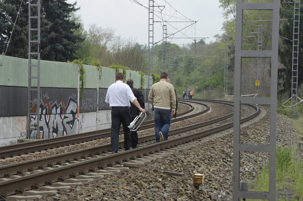 Vlaková doprava byla na nějakou dobu přerušena.