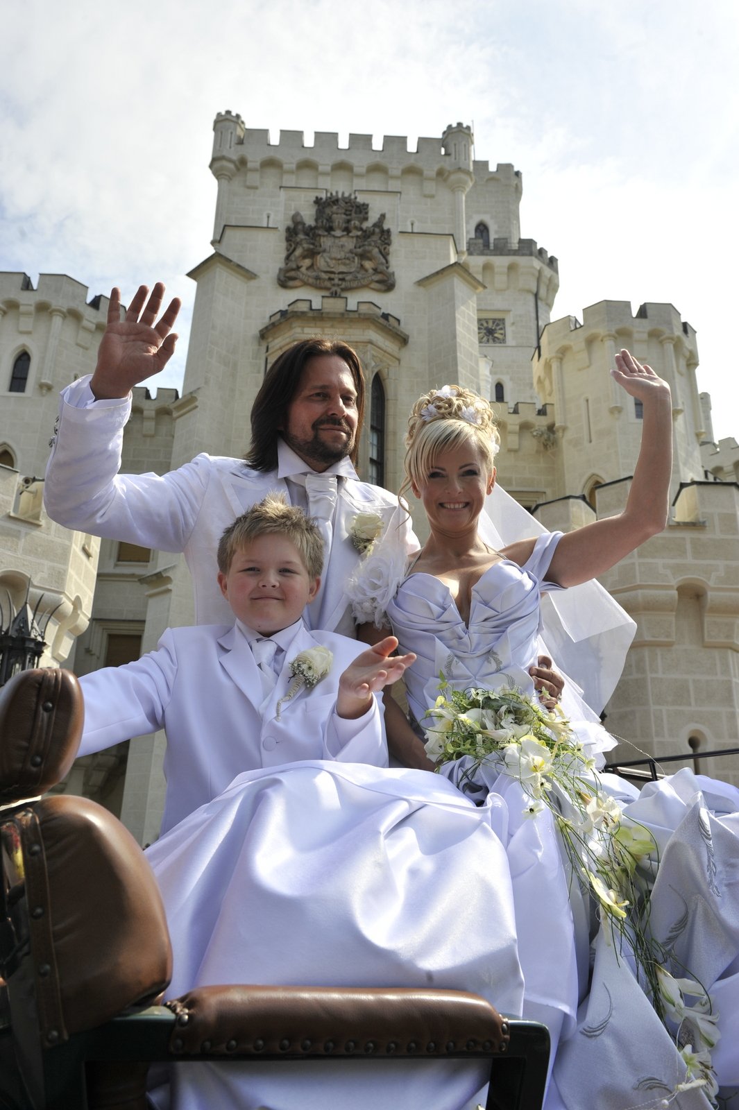 Září 2008: Na pohádkové svatbě Ivety a Jirky na Hluboké nechyběl ani zpěvaččin syn Artur.