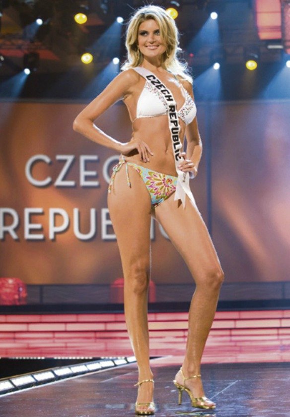 Píše se rok 2009 a Iveta Lutovská se stává vítězkou soutěže Česká Miss.