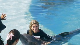 Iveta Lutovská se díky soutěži Miss Universe poprvé setkala s delfíny