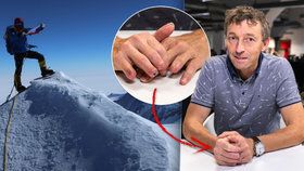 „Mrtví sedí, nebo leží.“ Horolezec Ivo popsal smrt na Mount Everestu, sám přišel o prsty.