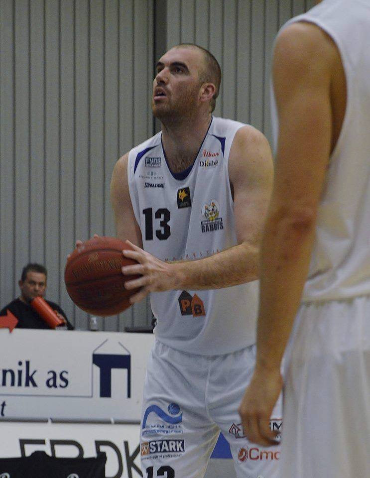 Jako hráč prošel celý basketbalový svět. Hrál i v Dánsku, kde žije jeho syn Yves (12).