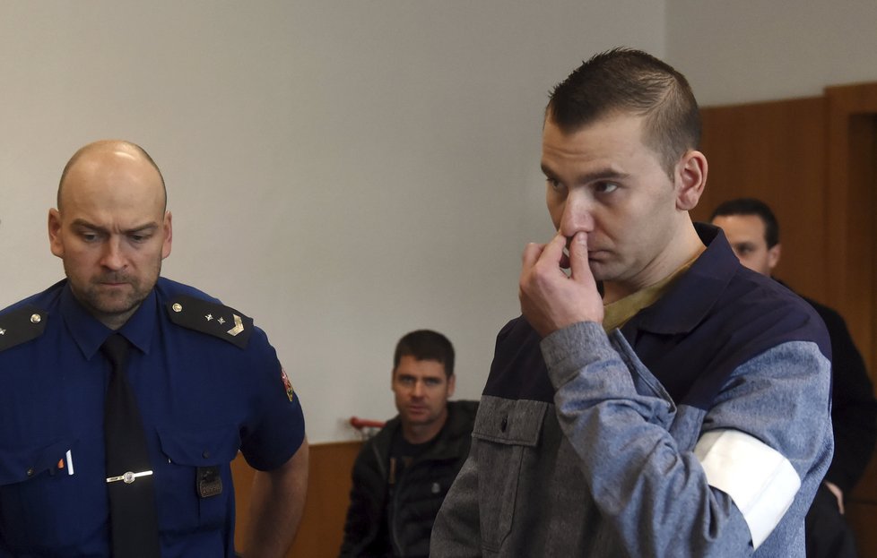 Před Krajským soudem v Ostravě stanul 26. října Ivo Kaňok, který podle obžaloby zavraždil svého věřitele. Údajně mu dlužil 142.000 korun.