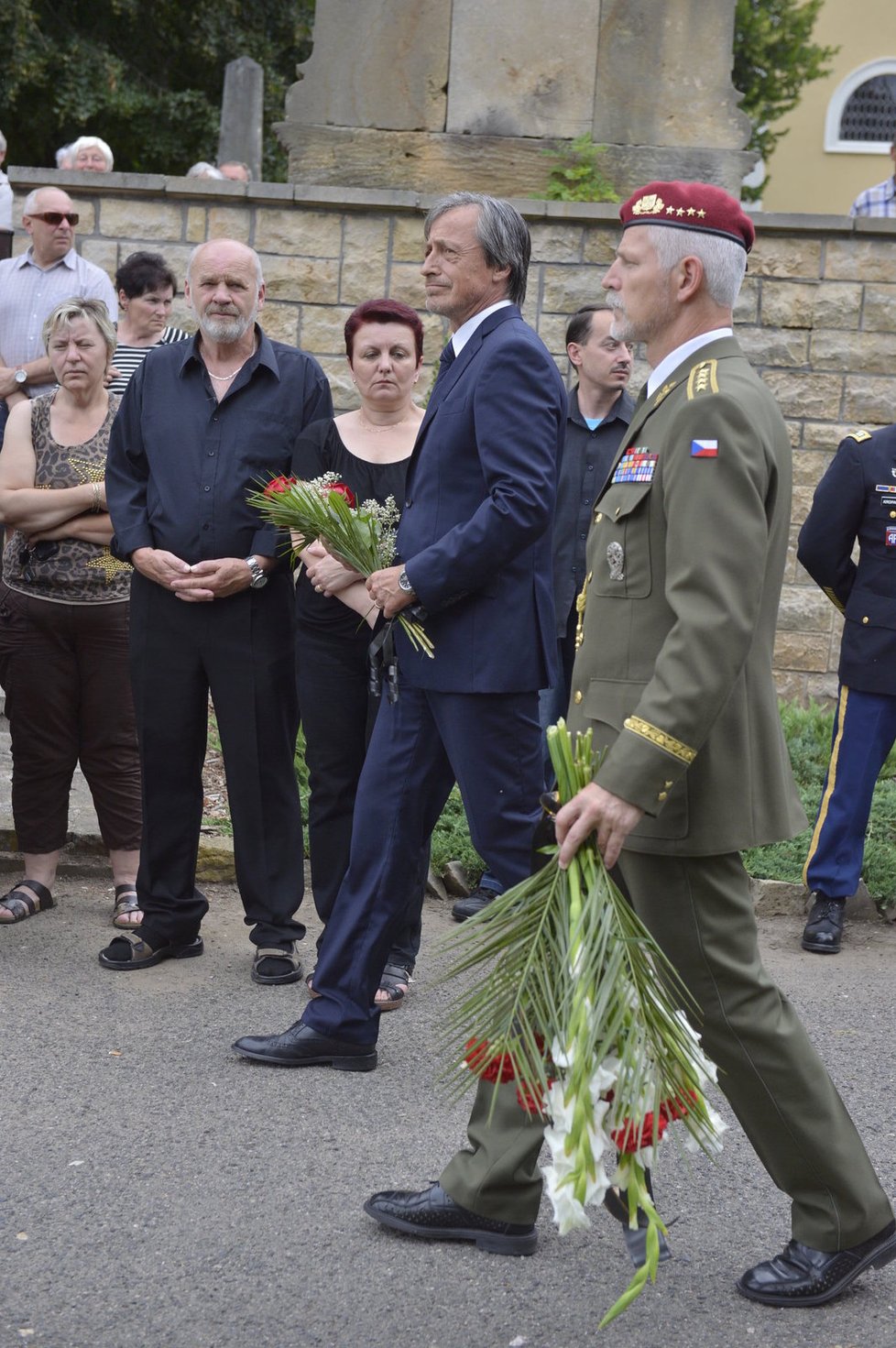 Ministra obrany Martina Stropnického doprovázel náčelník Generálního štábu Petr Pavel.