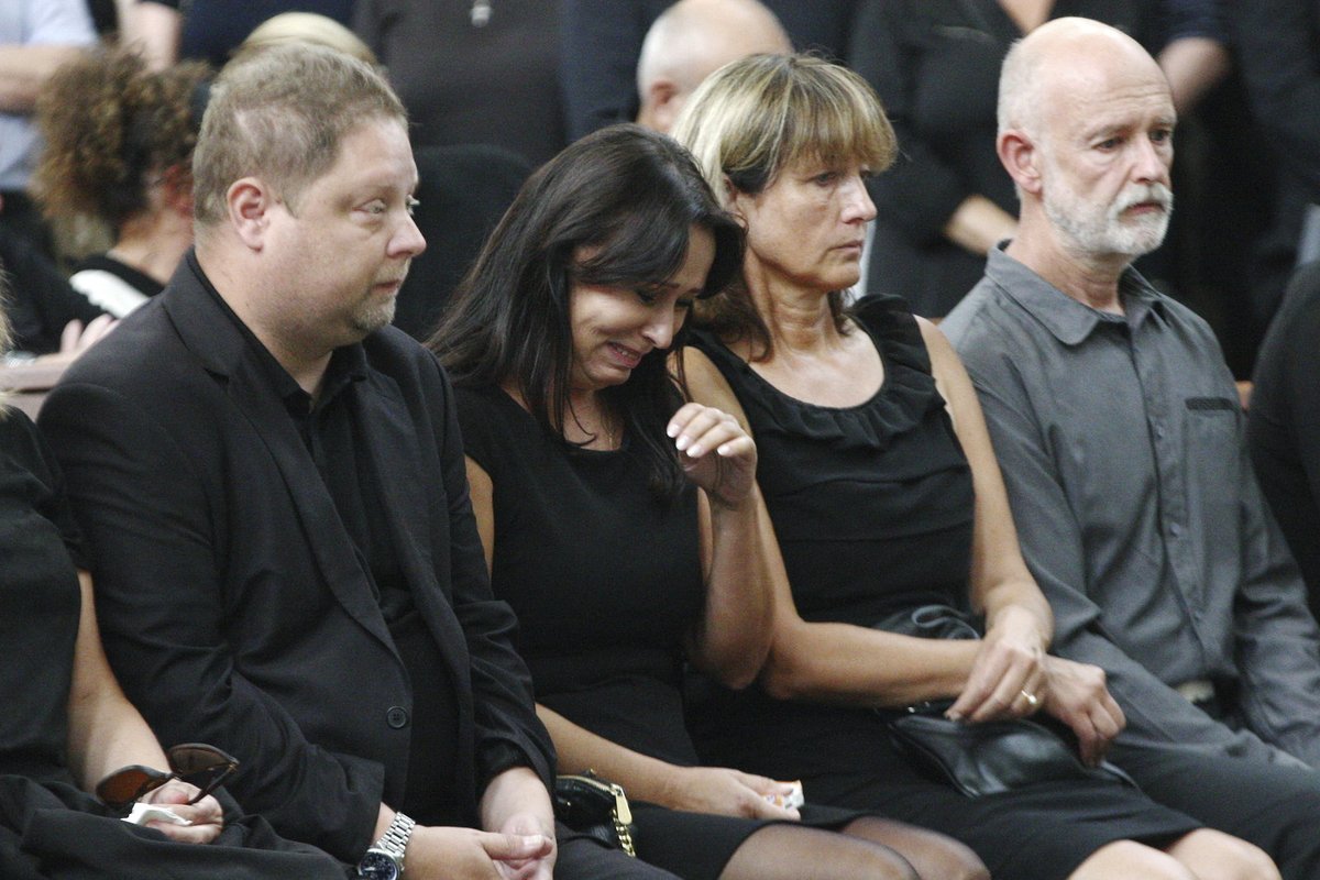 Heidi Janků se na pohřbu manžela neudržela a rozplakala se.