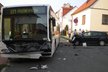Místo nehody, Polákův vůz i autobus utrpěly značné škody
