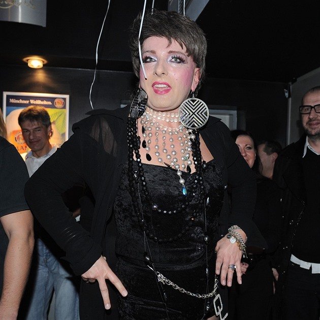 Vizážista Ivo Špes vystupoval v travesti kabaretech coby Ivana Trumpová.