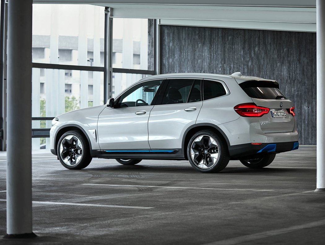 BMW iX3