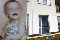 Izabelka (1) vypadla z okna na beton: Praskla jí lebka