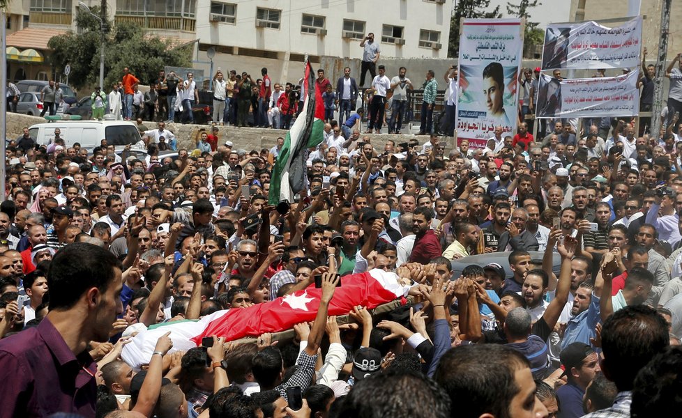 Pohřeb mladíka zastřeleného na izraelské ambasádě v Ammánu