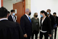 Premiér u soudu kvůli korupci: Netanjahu se snažil jednání vyhnout, prokurátorka zmínila těžký případ
