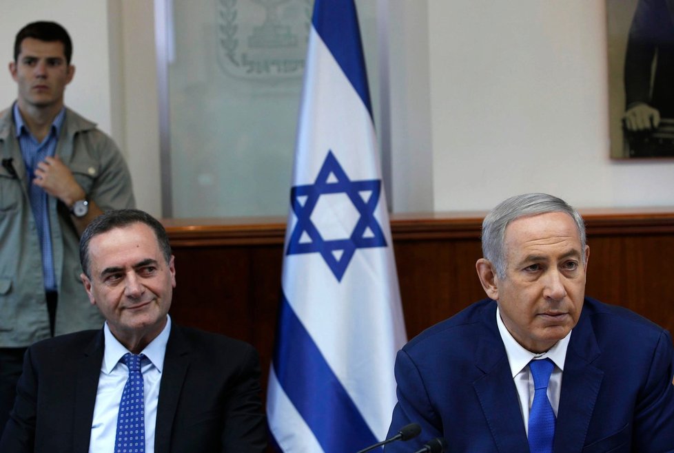 Ministr dopravy Jisrael Katz s premiérem Benjaminem Netanjahuem
