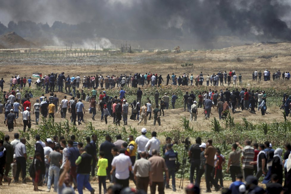 Při protestech v Gaze izraelští vojáci zastřelili 58 Palestinců.