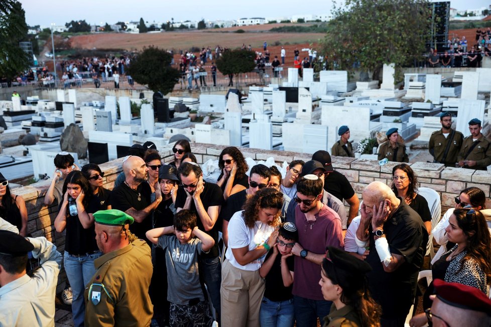 Pohřeb oběti, která zemřela během útoku na kibuc Kfar Aza (18.10.2023)