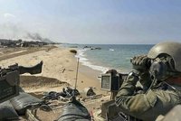 ONLINE: Izraelští vojáci se v Pásmu Gazy dostali k pobřeží. Rozdělili oblast na dvě části