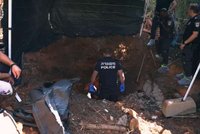 Dcera pohřbila přeživší holocaustu na zahradě: Pak za ni pobírala dávky
