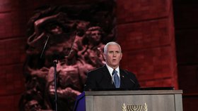 Viceprezident USA Mike Pence na konferenci k holokaustu při příležitosti 75. výročí osvobození Osvětimi (23. 1. 2020)