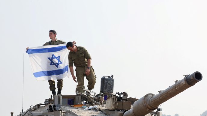 Izraelští tankisté u hranic s Pásmem Gazy (1. 1. 2024)