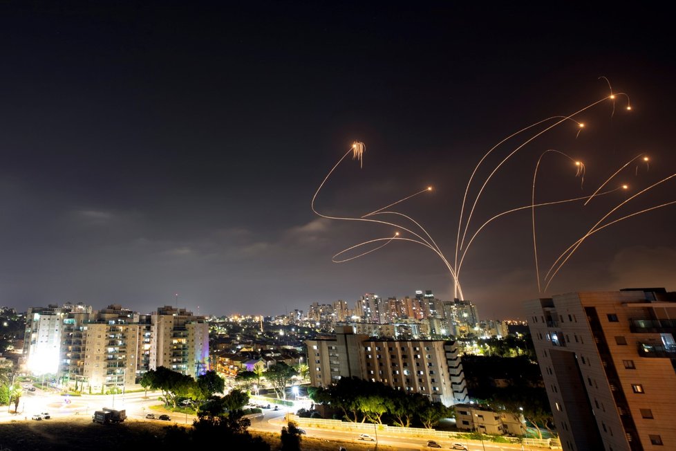 Izraelská města chrání systém protivzdušné obrany Iron Dome.