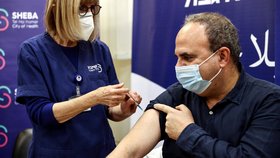 Očkování čtvrtými dávkami v Izraeli (27.12.2021)