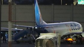 Letadlo společnosi FlyDubai, na jehož palubě útočník napadl pilota.