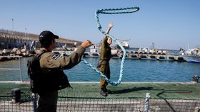 Izraelští vojáci se plaví poblíž Pásma Gazy (9.11.2023).