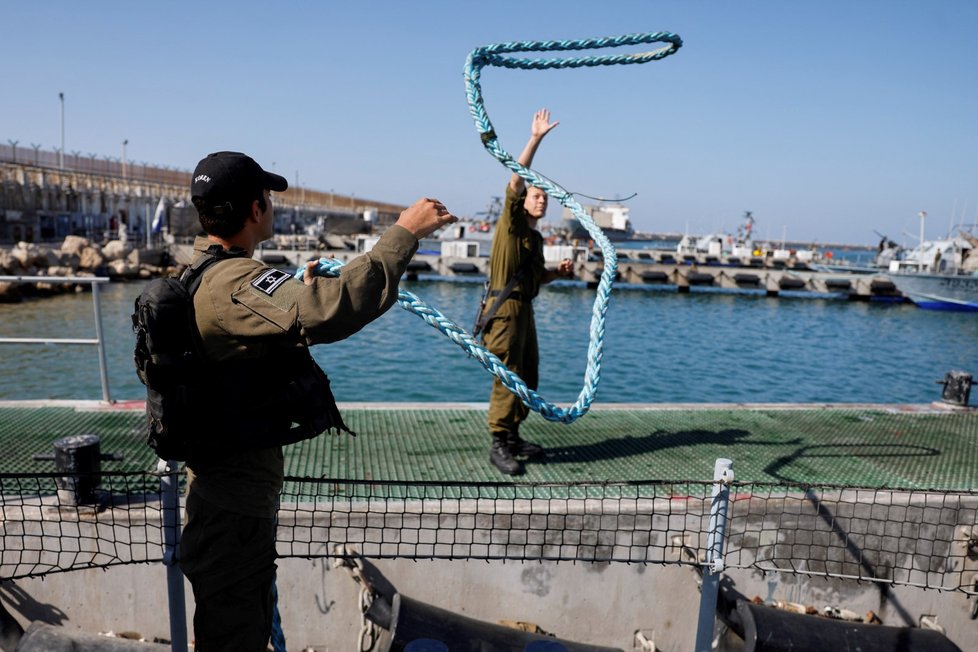 Izraelští vojáci se plaví poblíž Pásma Gazy (9.11.2023).