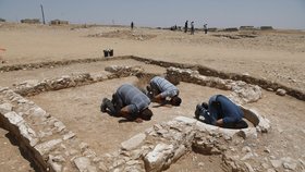 Archeologové našli v Negevské poušti na území státu Izrael starodávnou mešitu. Vědci ji považují za jednu z vůbec prvních, která byla postavena, její stáří datují až do 7. či 8. století.