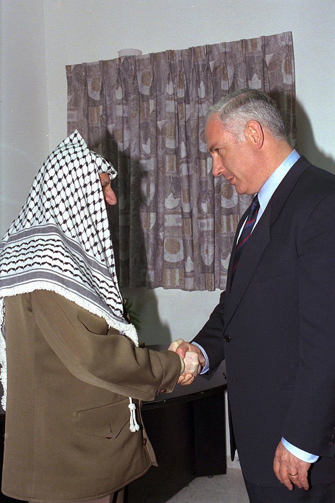 Benjamin Netanjahu jedná s Jásirem Arafatem v Gaze, 1996.