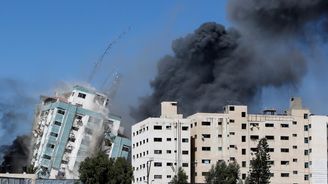 Izraelské nálety v Gaze zasáhly budovu zahraničních novinářů, ostřelování pokračuje