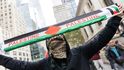 Protiizraelská demonstrace na podporu Palestiny v USA: Lidé vyrazili na Manhattan v New Yorku (8.10.2023)