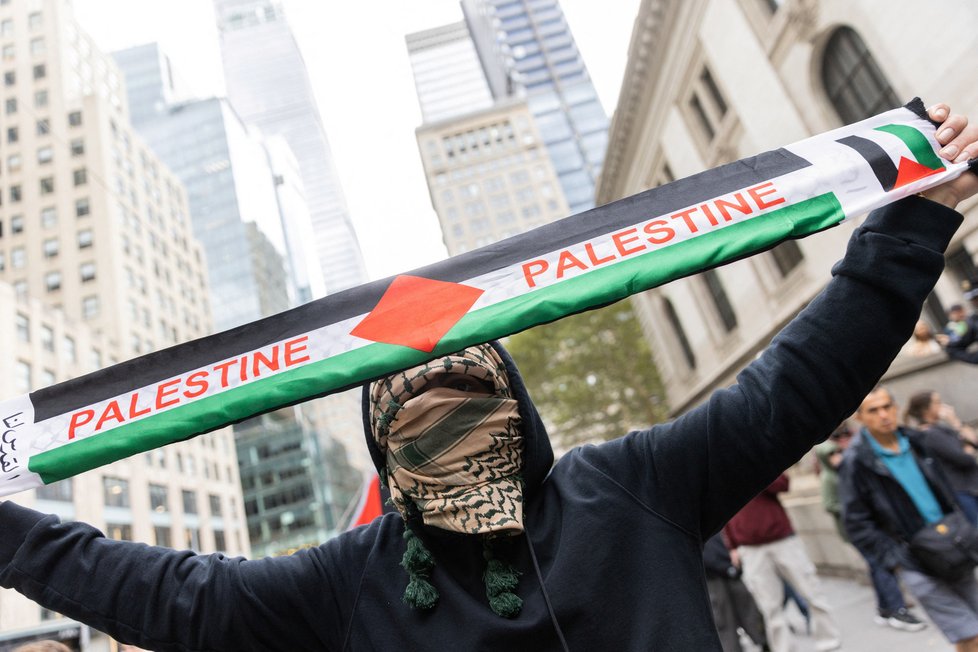 Protiizraelská demonstrace na podporu Palestiny v USA: Lidé vyrazili na Manhattan v New Yorku (8.10.2023)