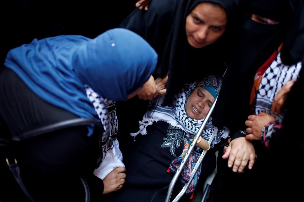 Příbuzní Palestinky Razan Al-Najar zabité u hranic Pásma Gazy